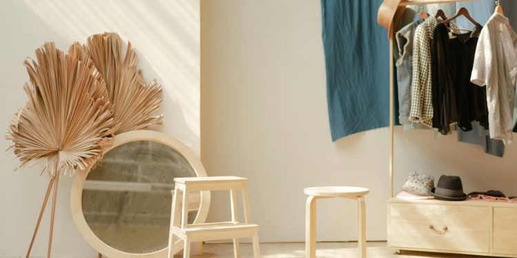 Explore a serene minimalist room with natural wooden decor, perfect for inspiration.